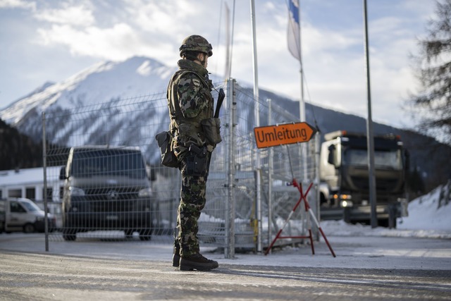 Der kleine Wintersportort Davos bereit... und Regierungschefs vor. (Archivbild)  | Foto: Gian Ehrenzeller/KEYSTONE/dpa