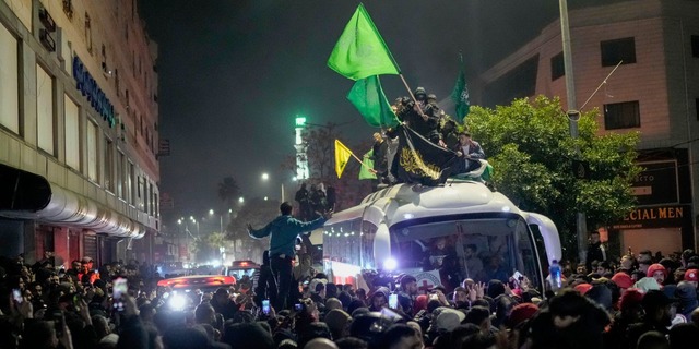 Israel hat die ersten pal&auml;stinensischen H&auml;ftlinge freigelassen.  | Foto: Leo Correa/AP/dpa