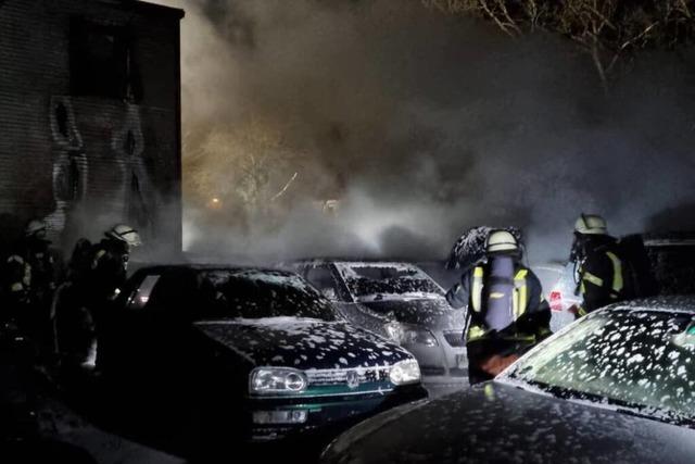 Feuer beschdigt 14 Gebrauchtwagen in Lrrach-Haagen – Brandstiftung mglich