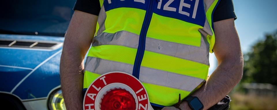 Ohne Ausweis: Ein 30-Jhriger versuchte an der A5 bei Schallstadt Polizisten zu tuschen