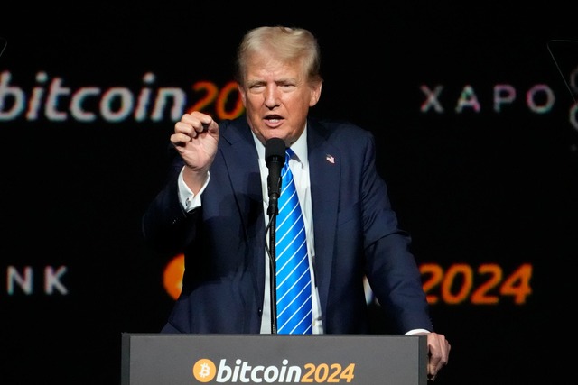 Der Bitcoin hat seit der Wahl von Trump im November um fast 60 Prozent zugelegt.  | Foto: Mark Humphrey/AP/dpa