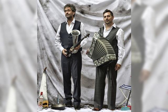 Spanisches FolkDuo Fetn Fetn gastiert im Lrracher Burghof