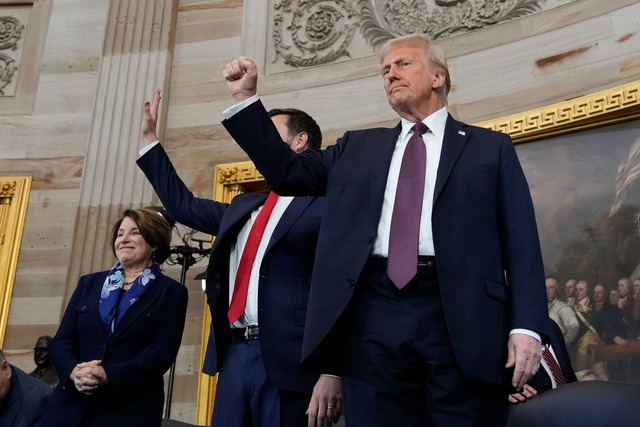 Trump bleibt seiner Tradition treu: Er streut teils die Unwahrheit.  | Foto: Morry Gash/AP Pool/dpa