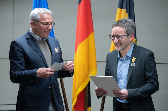 Der Lehrer Tobias Schneller hatte nach...&auml;dchen den T&auml;ter entwaffnet.  | Foto: Helena Dolderer/dpa