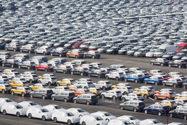 Auf dem Automarkt der EU geht es leicht aufw&auml;rts. (Archivbild)  | Foto: J&ouml;rg Sarbach/dpa