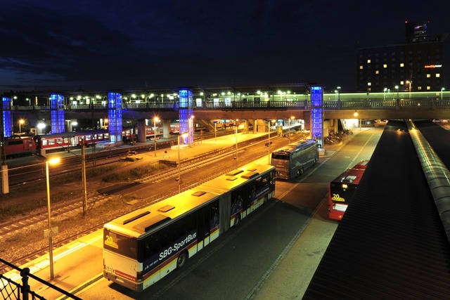 Am Zentralen Omnibusbahnhof (ZOB) in F...de eine Frau angegriffen. (Symbolbild)  | Foto: Ingo Schneider