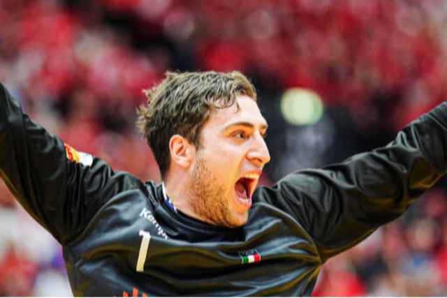 Italien-Torhter Domenico Ebner aus March lst bei der Handball-WM einen Hype aus