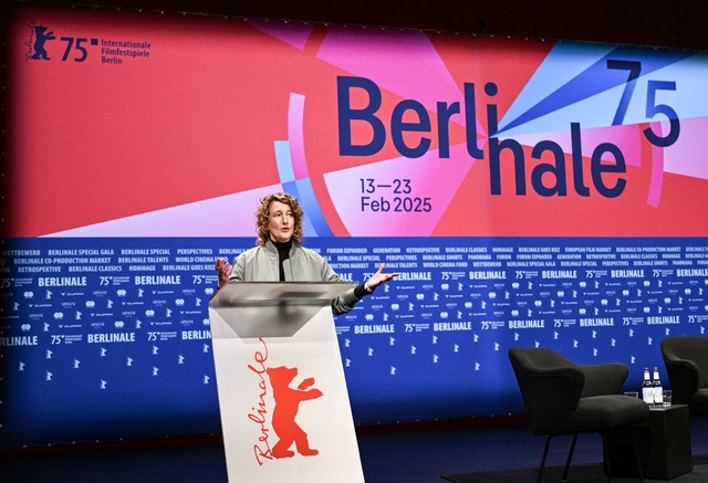 Die neue Intendantin Tricia Tuttle stellte das Programm der Berlinale vor.  | Foto: Jens Kalaene/dpa