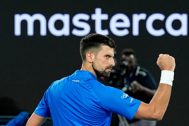 Jubelt &uuml;ber den Sieg im Generatio...ell mit Carlos Alcaraz: Novak Djokovic  | Foto: Asanka Brendon Ratnayake/AP/dpa