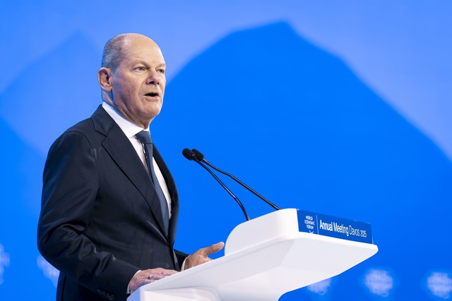 Kanzler Scholz ist daf&uuml;r, k&uuml;hlen Kopf zu bewahren.  | Foto: Michael Buholzer/KEYSTONE/dpa