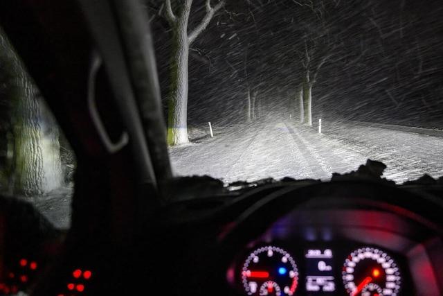 Zehn Tipps zum Autofahren auf dunklen und glatten Straen