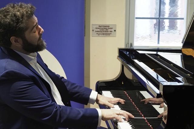 Pianist Fil Liotis vertont beim Konzert in Ettenheim Schumanns "Karneval"