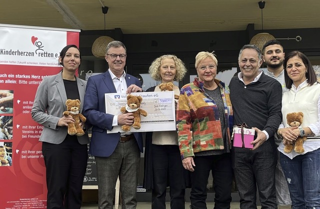 3000 Euro an Spenden wurden in Bad Kro...;Kinderherzen retten&#8220; bergeben.  | Foto: Elisabeth Lorenz