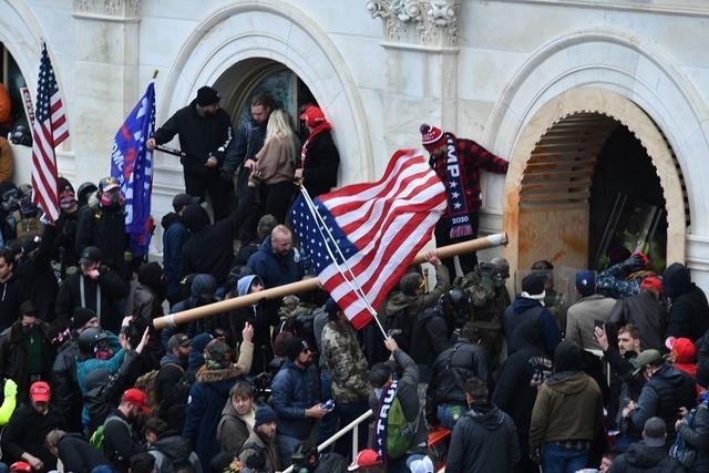 Erste Verurteilte von Kapitol-Attacke auf freiem Fu