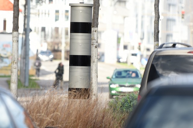 Einer der Freiburger Blitzer stand einem Lkw-Fahrer im Weg.  | Foto: Rita Eggstein