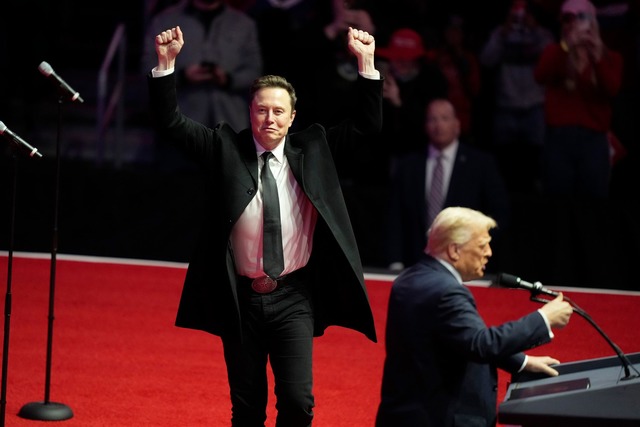 Donald Trump ist offen daf&uuml;r, dass Tiktok an Elon Musk geht.  | Foto: Alex Brandon/AP/dpa