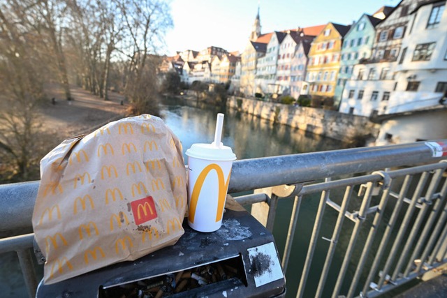 Tbingen darf eine Verpackungssteuer verlangen.  | Foto: Bernd Weibrod (dpa)