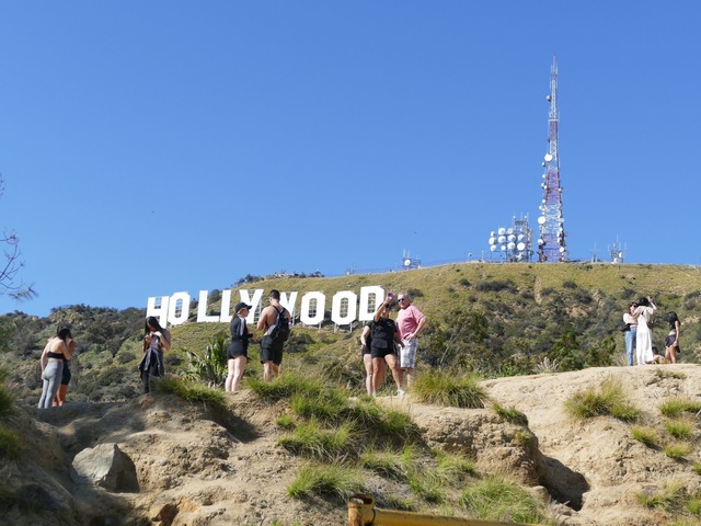 Der Schriftzug ist ein Wahrzeichen von Hollywood. (Archivbild)  | Foto: Barbara Munker/dpa