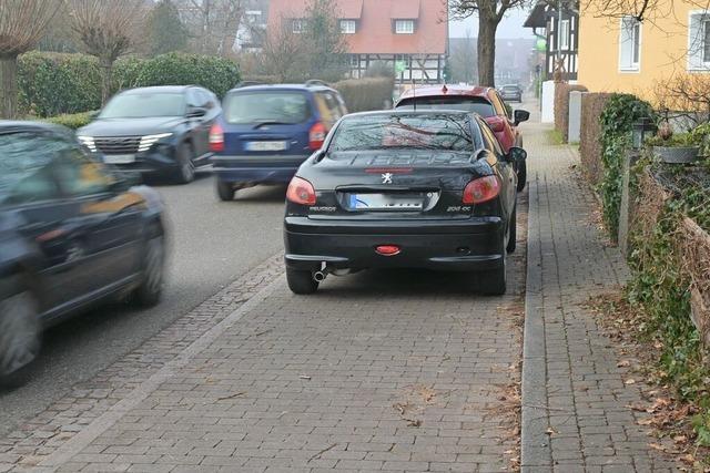 Vrstetten will Parkpltze abreien, um Gehweg zu verbreitern