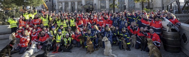 Mehr als 220 Rettungshunde mit den Ang...r Rettungshundestaffeln im Europa-Park  | Foto: BERNHARD REIN