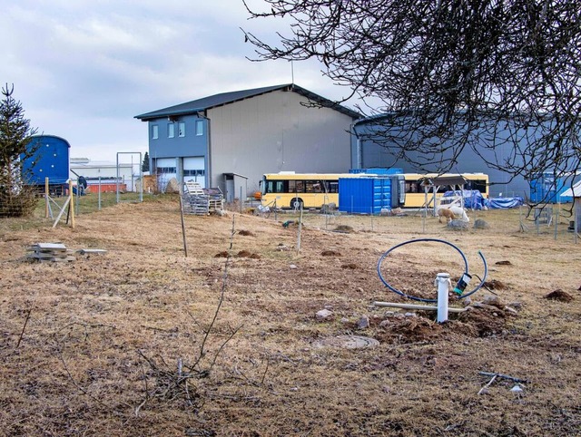 Auf dieser Flche im Vordergrund soll ...erzeugen und als Wohnhaus dienen soll.  | Foto: Wilfried Dieckmann