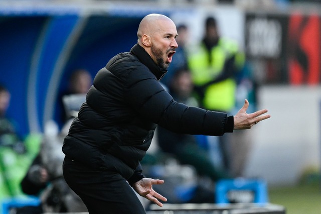 Die TSG 1899 Hoffenheim mit Coach Chri...pa League gegen Tottenham Hotspur ran.  | Foto: Uwe Anspach/dpa