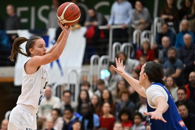 Die Erstliga-Basketballerinnen des USC Freiburg spielen daheim gegen Liga-Spitzenreiter Keltern