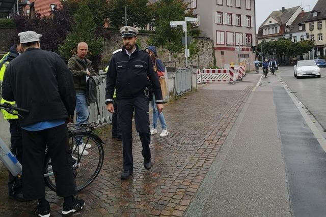 Rotsndern auf der Spur: So kontrolliert die Polizei Radfahrer am Offenburger Stadtbuckel