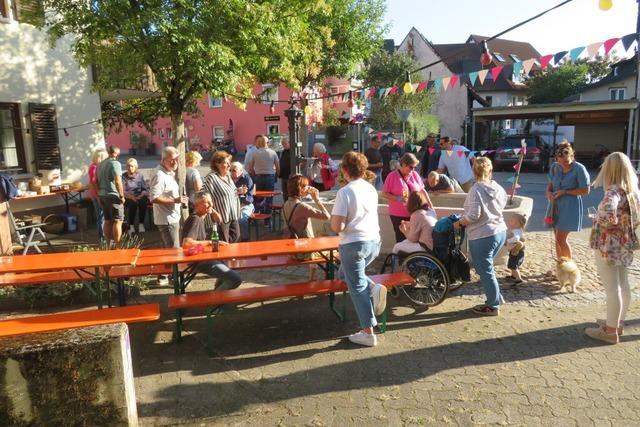 Lrracher feiern wieder wie einst am Oberdorfbrunnen in Stetten