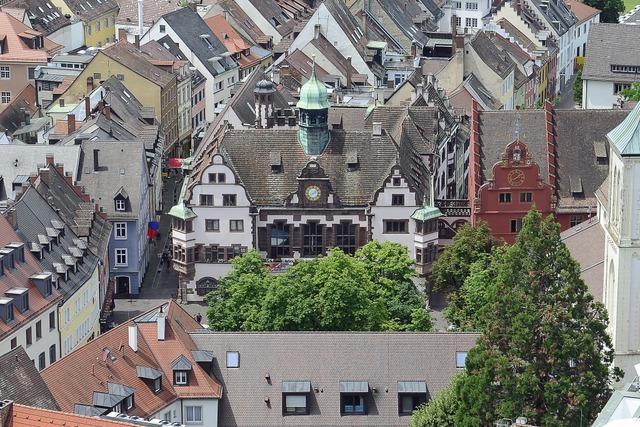 Freiburgs neuer Gemeinderat startet mit Formalien – und Disputen zu Sitzordnung und Redezeit