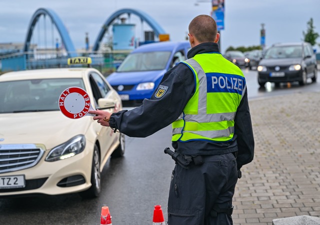 An den deutschen Landgrenzen wird bere... Einreisesperre vorliegt. (Archivbild)  | Foto: Patrick Pleul/dpa