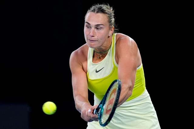 Greift erneut nach der Troph&auml;e bei den Australian Open: Aryna Sabalenka  | Foto: Asanka Brendon Ratnayake/AP/dpa