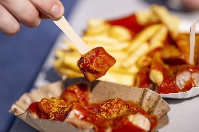 Vom Imbiss zum Kult-Snack: Ein Wettstreit um die Currywurst