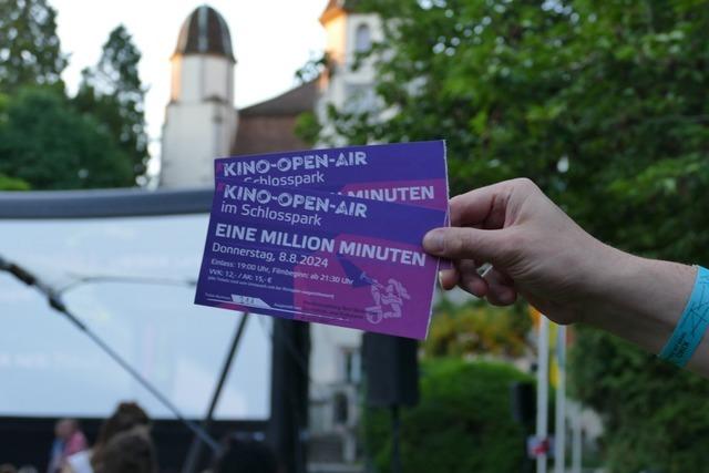 Groe Gefhle und khle Brise: So war's beim Open-Air-Kino im Bad Sckinger Schlosspark