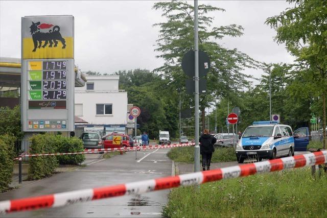 Schsse an Konstanzer Tankstelle auf Menschengruppe - zwei Tter in der Schweiz gefasst