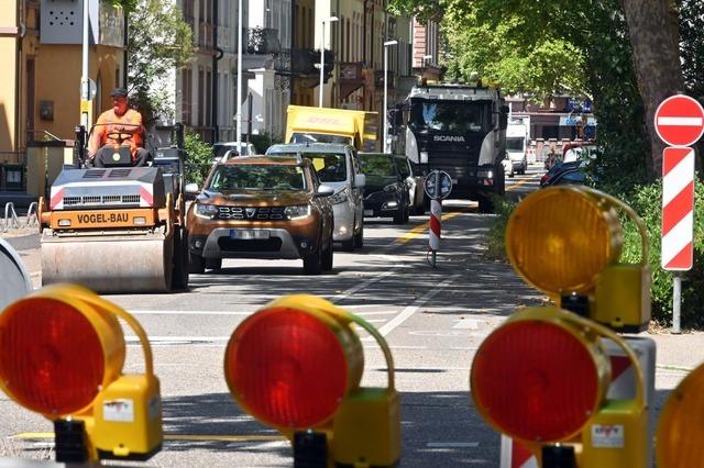 Bauarbeiten behindern Verkehr auf der B31 in Freiburg Richtung Osten