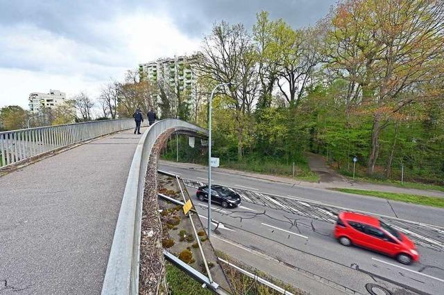 Die steile Fugngerbrcke in Freiburg-Landwasser kommt weg