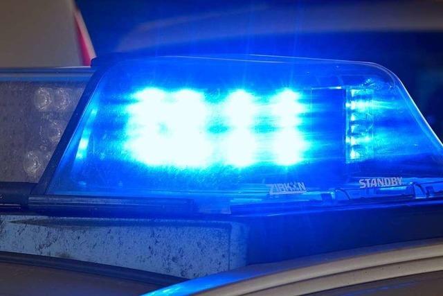 Unbekannter Autofahrer rempelt in Freiburg-Mooswald parkendes Auto an - und fhrt weg