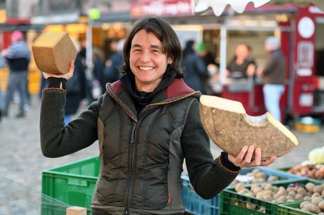 Die Frau mit dem Kse: Eva Hohlfeld bernimmt einen Stand auf dem Freiburger Mnstermarkt