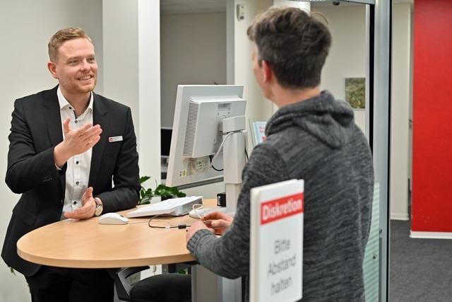 Die wiedererffnete Sparkasse in der Wiehre ist Freiburgs erste bargeldlose Filiale