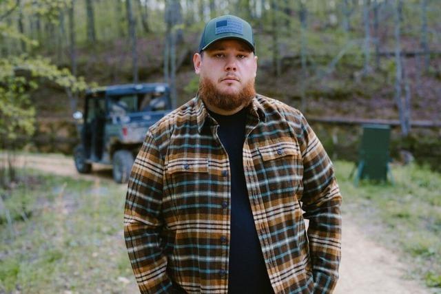 Warum fahren pltzlich alle auf Countrysnger Luke Combs ab? – Weil er sein Handwerk versteht