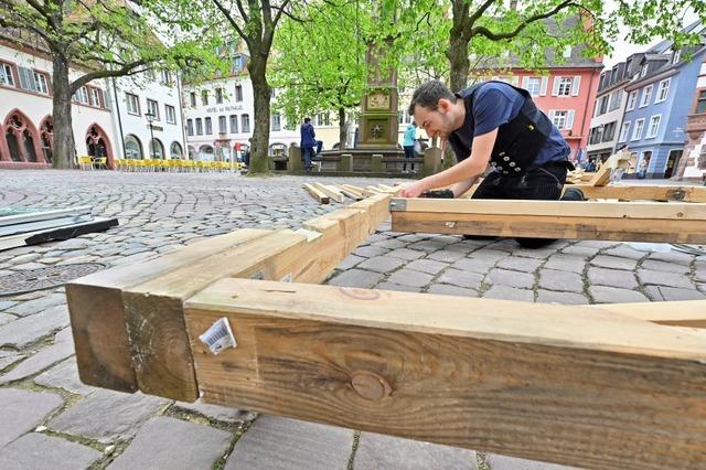 Das Klimacamp baut wieder seine Zelte auf dem Freiburger Rathausplatz auf