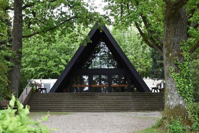 Die Aussegnungshalle auf dem Friedhof in Freiburg-Zhringen wird saniert