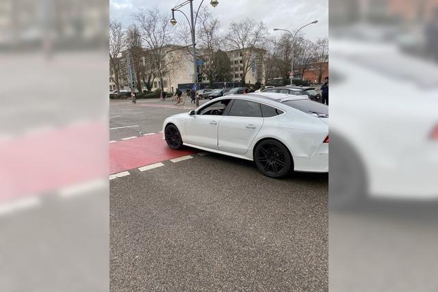 Bugeld fr Autofahrer, der Blockade von Klimaaktivisten in Freiburg durchbrach