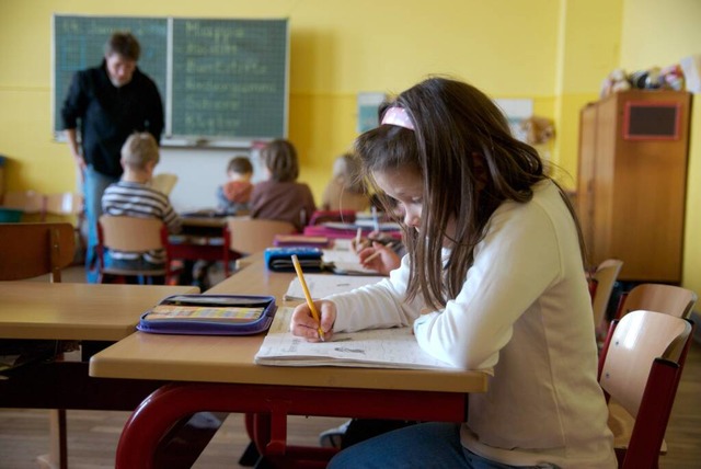Tests in der Schule sollen zeigen, was Kinder gelernt haben. | Foto: GudrunxPetersen (imago) Tests in der Schule sollen zeigen, was Kinder gelernt haben. | Foto: GudrunxPetersen (imago)