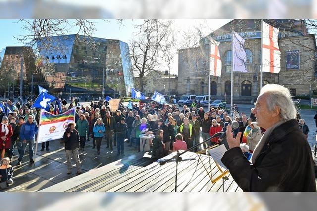 Auf dem Freiburger Ostermarsch kommen umstrittene Aktivisten zu Wort – Organisatoren grenzen sich von AfD ab