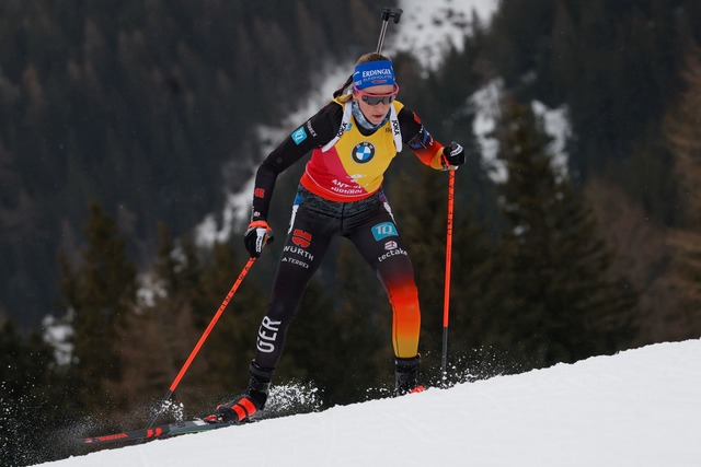 Franziska Preu&szlig; steht zum neunten Mal in dieser Saison auf dem Podest.  | Foto: Alessandro Trovati/AP/dpa