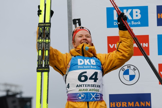 Selina Grotian schafft es in ihrem ers...nnen in Antholz gleich auf das Podest.  | Foto: Alessandro Trovati/AP/dpa