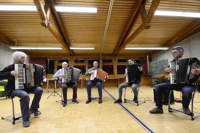 Akkordeon-Fans aus Freiburg-Hochdorf hoffen auf mehr Interesse