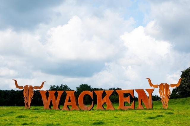 Auto und Zelte brennen auf Festival in Wacken